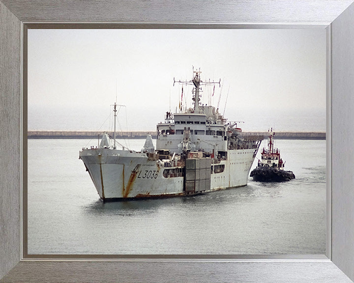 RFA Sir Percivale (L3036) Photo Print - With Tug - Royal Fleet Auxiliary Round Table Class Ship Hampshire Prints 10 x 8 Silver Frame No