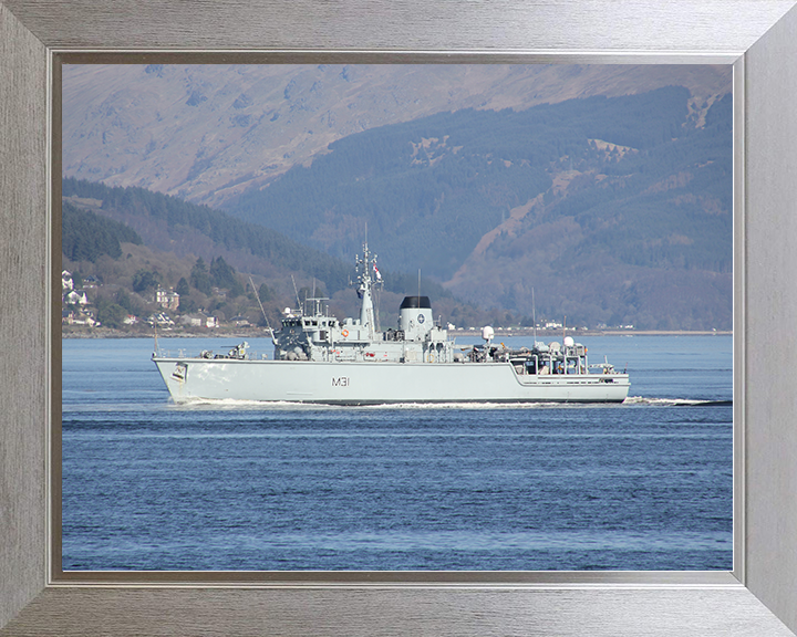 HMS Cattistock (M31) Royal Navy Hunt Class MineHunter Port Beam View Photo Print Wall Art Decor Posters, Prints, & Visual Artwork Hampshire Prints 10 x 8 Silver Frame No