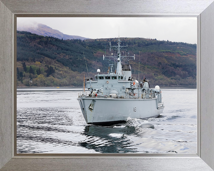 HMS Cattistock (M31) Royal Navy Hunt Class MineHunter Port Bow View Photo Print Wall Art Decor Posters, Prints, & Visual Artwork Hampshire Prints 10 x 8 Silver Frame No