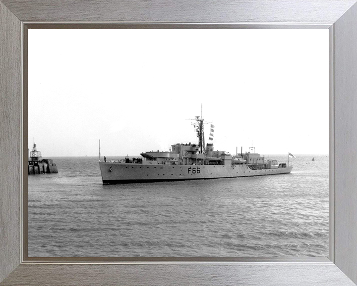 HMS Starling (F66) Photo Print - Entering Port 1954 - Royal Navy Black Swan Class Sloop Posters, Prints, & Visual Artwork Hampshire Prints 10 x 8 Silver Frame No