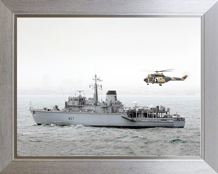 HMS Chiddingfold (M37) Royal Navy Hunt Class Minehunter With Helicopter Photo Print Wall Art Decor Posters, Prints, & Visual Artwork Hampshire Prints 10 x 8 Silver Frame No