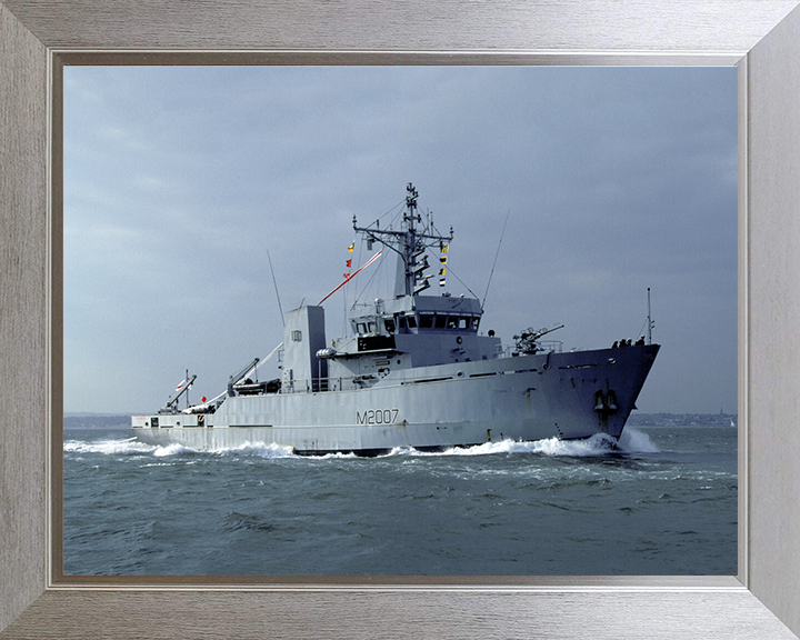 HMS Humber M2007 | Photo Print | Framed Print | River Class | Minesweeper | Royal Navy Hampshire Prints