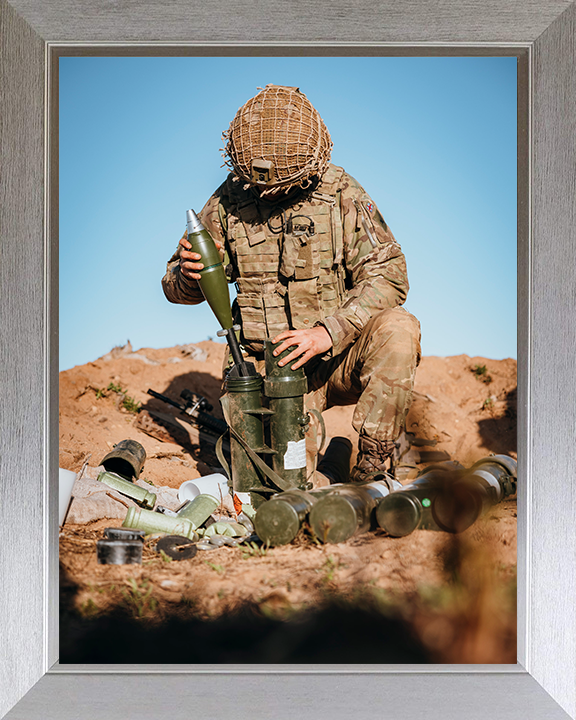 Parachute Regiment Soldier preparing Mortars Photo Print - British Army Hampshire Prints 10 x 8 Silver Frame No