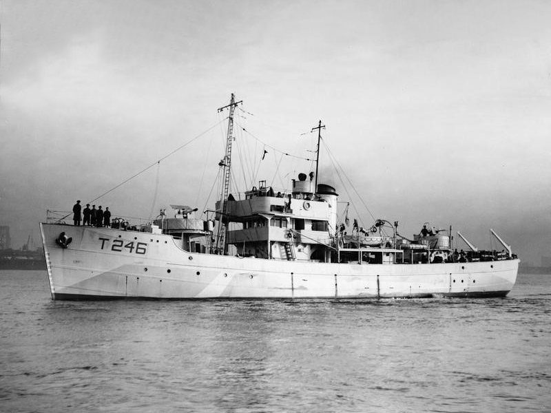 HMS Gweal (T246) Royal Navy Isles Class Trawler Leaving Harbour 1942 Photo Print Wall Art Decor Posters, Prints, & Visual Artwork Hampshire Prints 6 x 4 No Frame No