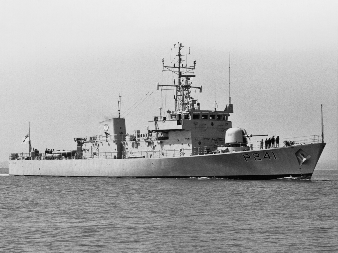 HMS Starling (P241) Photo Print - at sea 1984 - Royal Navy Peacock Class Patrol Vessel Posters, Prints, & Visual Artwork Hampshire Prints 6 x 4 No Frame No