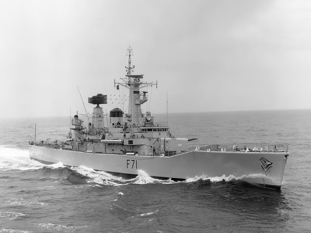 HMS Scylla (F71) Photo Print - At Sea 1970 - Royal Navy Leander Class Frigate Posters, Prints, & Visual Artwork Hampshire Prints 6 x 4 No Frame No