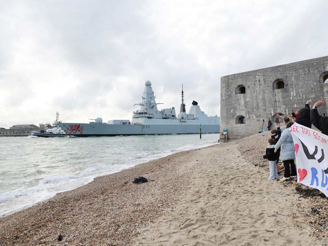 HMS Dragon (D35) Royal Navy Type 45 Destroyer Round Tower March 2026 Photo Print Wall Art Decor Posters, Prints, & Visual Artwork Hampshire Prints 6 x 4 No Frame No