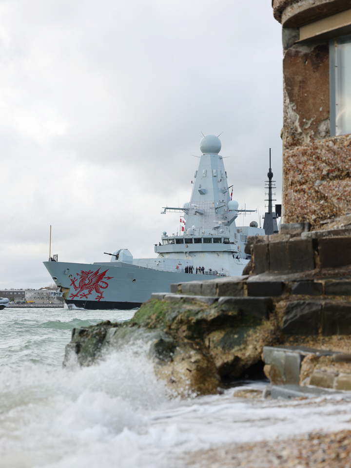 HMS Dragon (D35) Royal Navy Type 45 Destroyer Round Tower 2026 Photo Print Wall Art Decor Posters, Prints, & Visual Artwork Hampshire Prints 6 x 4 No Frame No