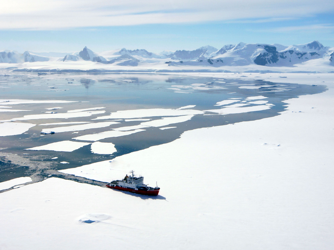 HMS Endurance A171 Ice Breaker Patrol Ship Antarctic 2007