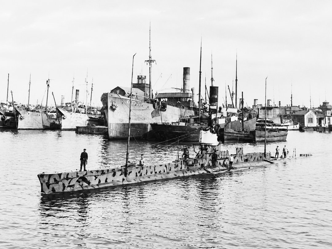 HMS E18 E Class Submarine May 1916 Reval