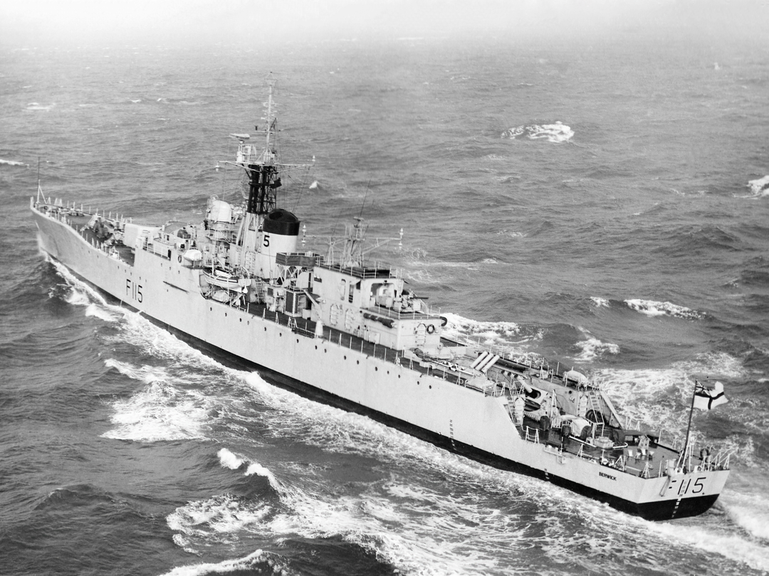 HMS Berwick (F115) Royal Navy Rothesay Class Frigate At Sea Photo Print Wall Art Decor Posters, Prints, & Visual Artwork Hampshire Prints 6 x 4 No Frame No