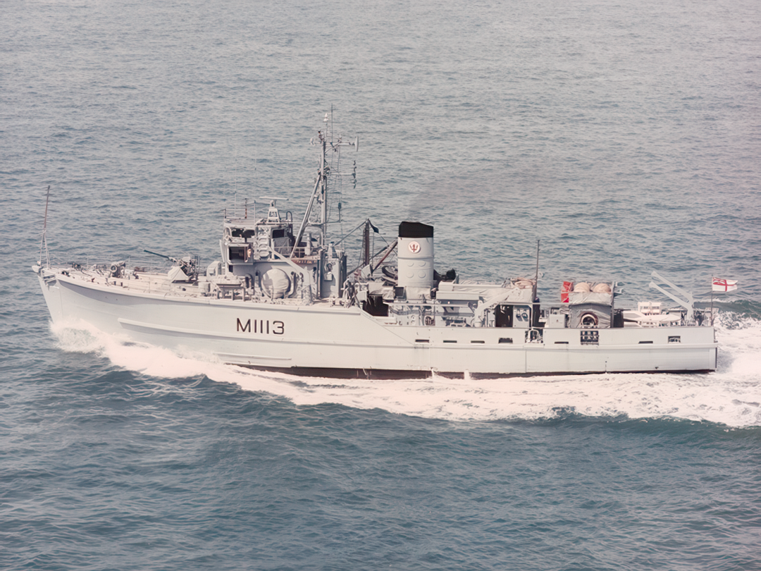 HMS Brereton (M1113) Royal Navy Ton Class Minesweeper Port Beam View Photo Print Wall Art Decor Posters, Prints, & Visual Artwork Hampshire Prints 6 x 4 No Frame No