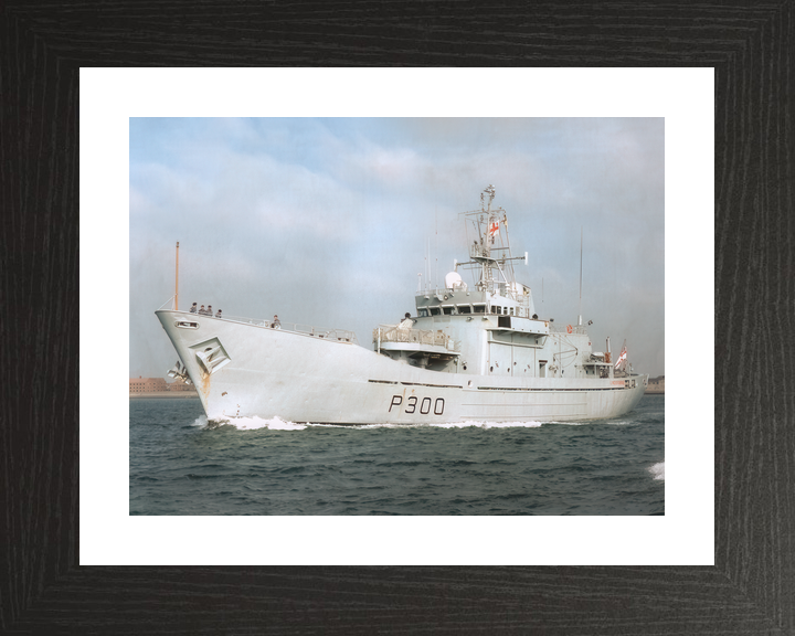 HMS Lindisfarne P300 Island Class Patrol Vessel 1983 Photo Print - Posters, Prints, & Visual Artwork - by Hampshire Prints (image 2 of 9)