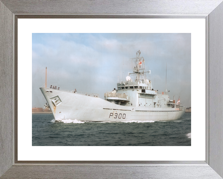 HMS Lindisfarne P300 Island Class Patrol Vessel 1983 Photo Print - Posters, Prints, & Visual Artwork - by Hampshire Prints (image 6 of 9)