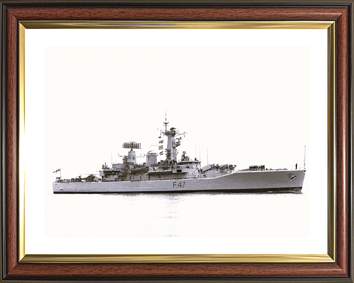 HMS Danae (F47) Photo Print - Portsmouth 1983 - Royal Navy Leander Class Frigate Hampshire Prints 10 x 8 Classic Frame Yes