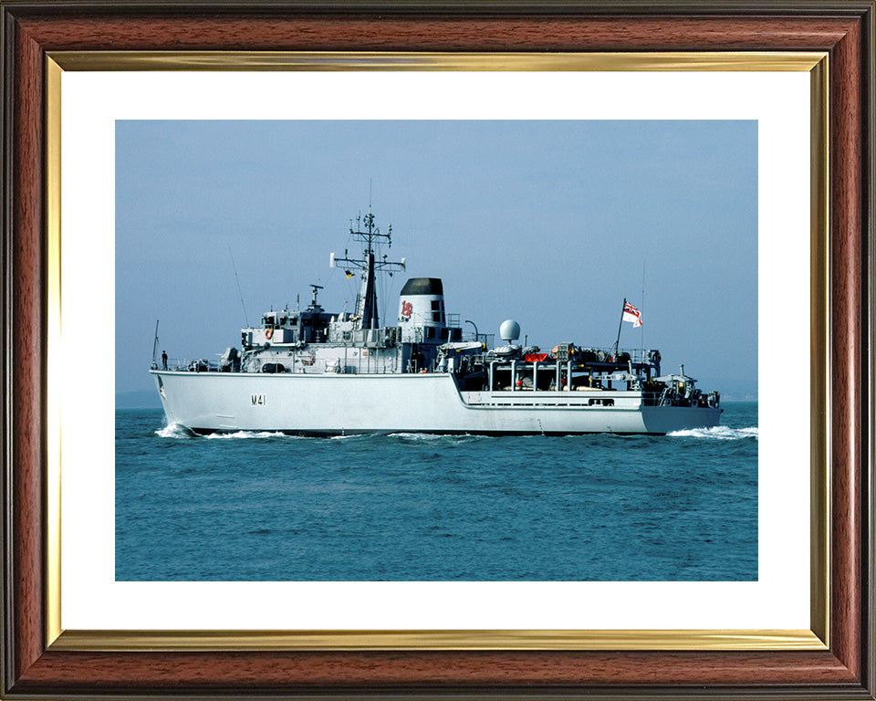 HMS Quorn (M41) Photo Print - Underway - Royal Navy Hunt Class Minehunter Hampshire Prints 10 x 8 Classic Frame Yes