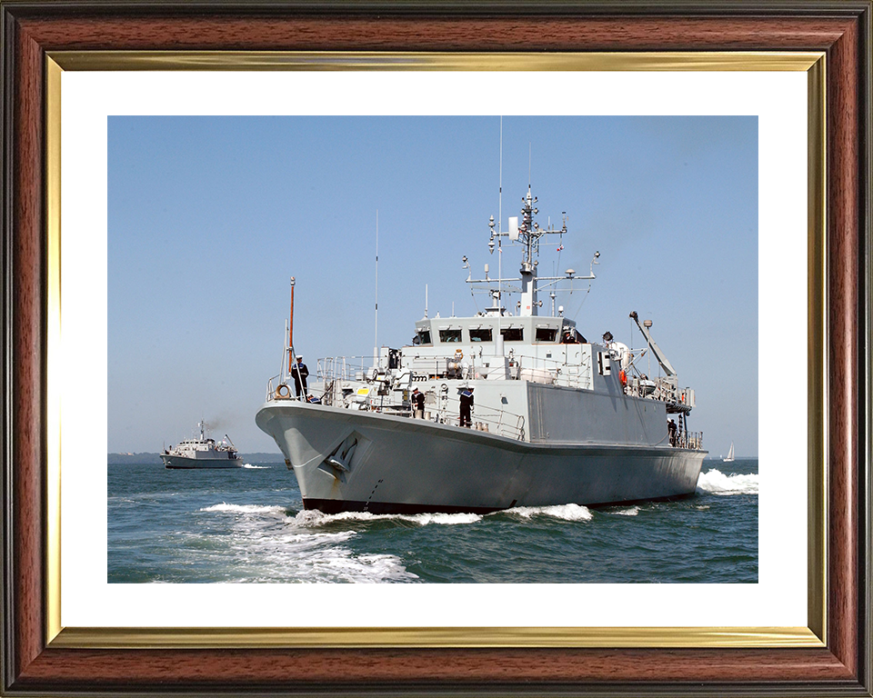 HMS Bangor (M109) Royal Navy Sandown Class Minehunter Portsmouth 2003 Photo Print Wall Art Decor Posters, Prints, & Visual Artwork Hampshire Prints 10 x 8 Classic Frame Yes