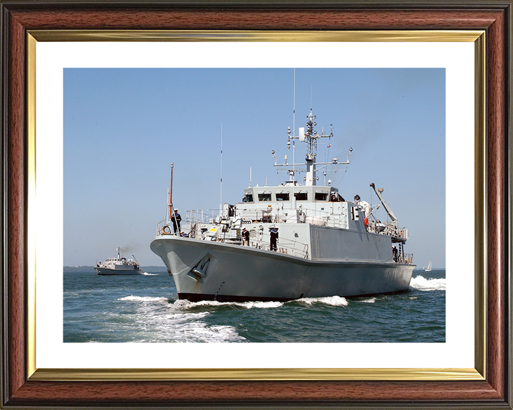HMS Bangor (M109) Royal Navy Sandown Class Minehunter Portsmouth 2003 Photo Print Wall Art Decor Posters, Prints, & Visual Artwork Hampshire Prints 10 x 8 Classic Frame Yes