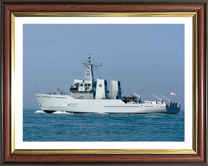 HMS Humber M2007 | Photo Print | Framed Print | River Class | Minesweeper | Royal Navy Hampshire Prints