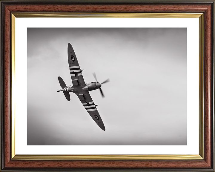 RAF Spitfire Black and White Photo Print - Royal Air Force Aircraft Hampshire Prints 10 x 8 Classic Frame Yes