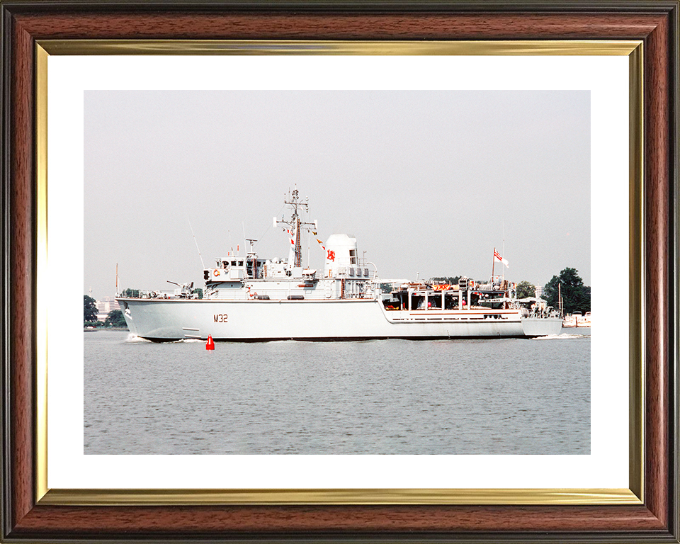 HMS Cottesmore (M32) Royal Navy Hunt Class Mine Warfare Vessel Washington Photo Print Wall Art Decor Posters, Prints, & Visual Artwork Hampshire Prints 10 x 8 Classic Frame Yes