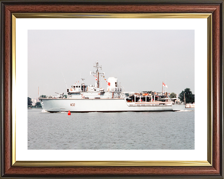 HMS Cottesmore (M32) Royal Navy Hunt Class Mine Warfare Vessel Washington Photo Print Wall Art Decor Posters, Prints, & Visual Artwork Hampshire Prints 10 x 8 Classic Frame Yes
