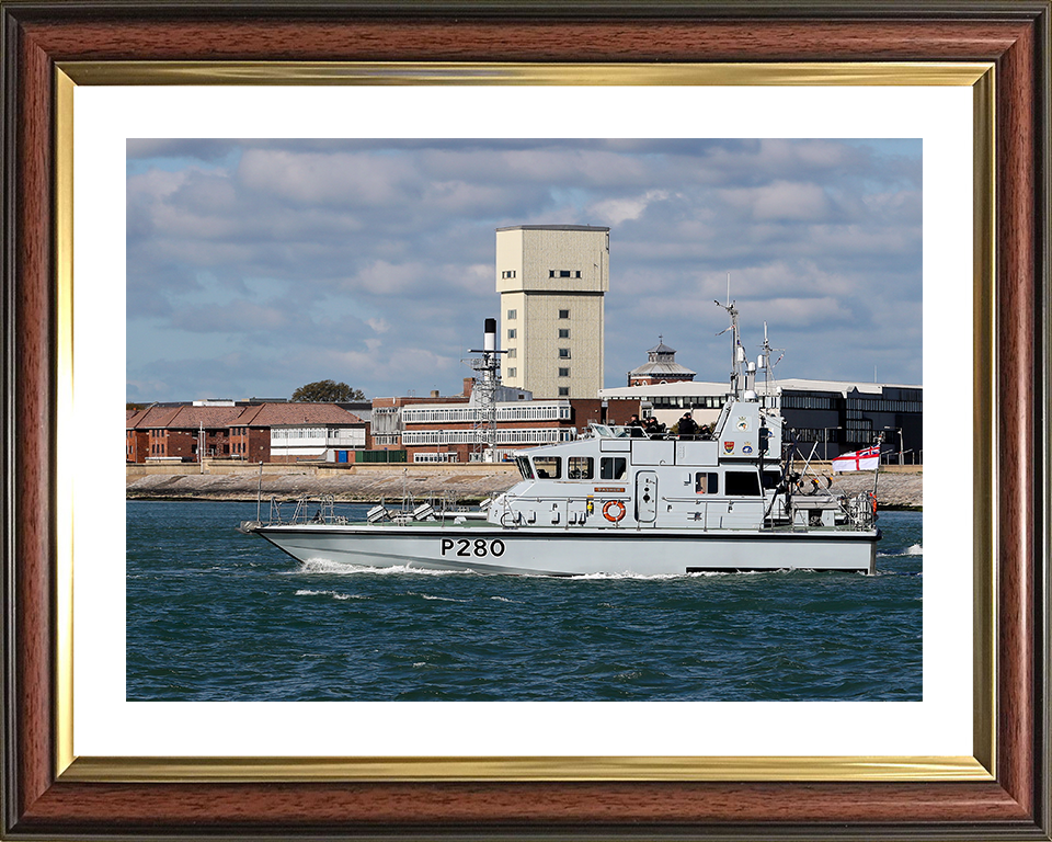 HMS Dasher (P280) Photo Print - Leaving Portsmouth 2017 - Royal Navy Archer Class P2000 Patrol Vessel Posters, Prints, & Visual Artwork Hampshire Prints 10 x 8 Classic Frame Yes