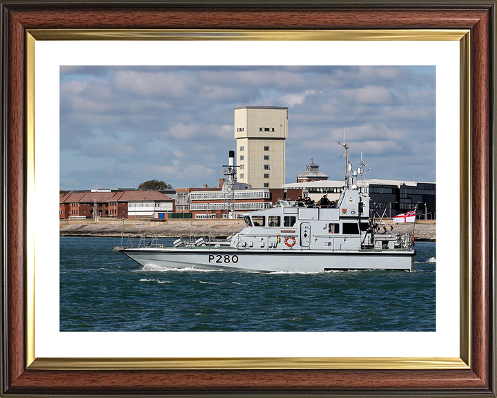HMS Dasher (P280) Photo Print - Leaving Portsmouth 2017 - Royal Navy Archer Class P2000 Patrol Vessel Posters, Prints, & Visual Artwork Hampshire Prints 10 x 8 Classic Frame Yes