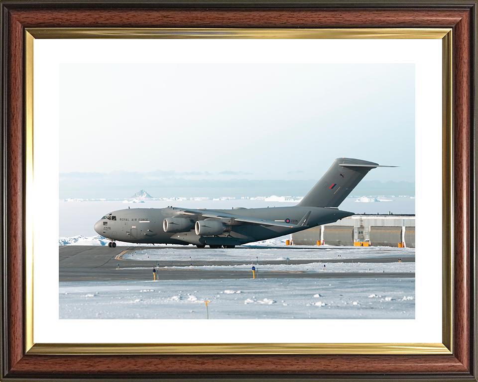 RAF C-17 Globemaster Side on Canada 2026 Photo Print Royal Air Force Aircraft Wall Art Posters, Prints, & Visual Artwork Hampshire Prints 10 x 8 Classic Frame Yes