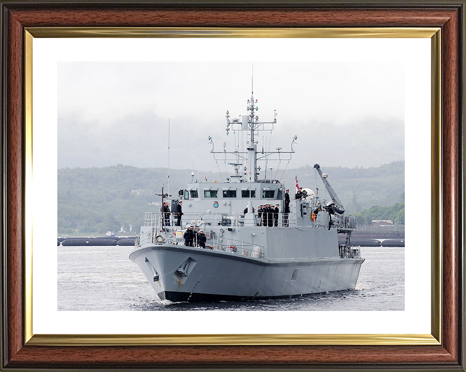 HMS Blyth (M111) Royal Navy Sandown Class Minehunter Deploys 2012 Photo Print Wall Art Decor Posters, Prints, & Visual Artwork Hampshire Prints 10 x 8 Classic Frame Yes