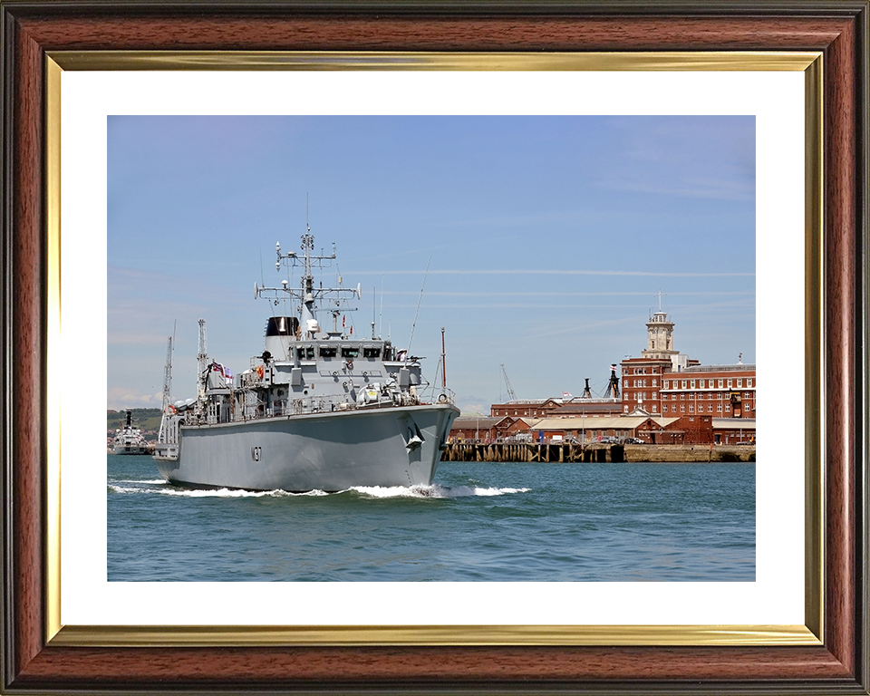 HMS Chiddingfold (M37) Royal Navy Hunt Class Minehunter Portsmouth Harbour Photo Print Wall Art Decor Posters, Prints, & Visual Artwork Hampshire Prints 10 x 8 Classic Frame Yes