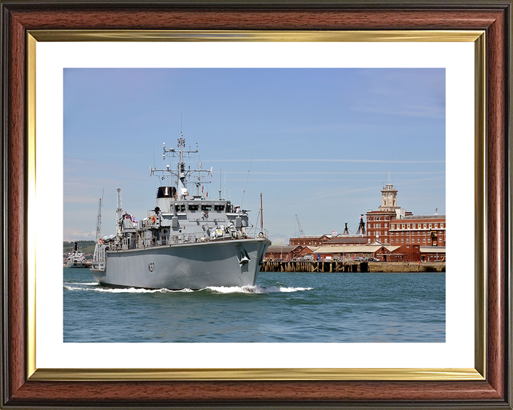 HMS Chiddingfold (M37) Royal Navy Hunt Class Minehunter Portsmouth Harbour Photo Print Wall Art Decor Posters, Prints, & Visual Artwork Hampshire Prints 10 x 8 Classic Frame Yes