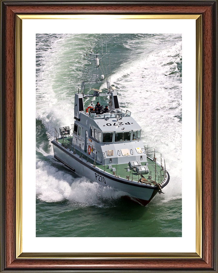 HMS Biter (P270) Royal Navy Archer Class P2000 Patrol Vessel Starboard Bow 2017 Photo Print Wall Art Decor Posters, Prints, & Visual Artwork Hampshire Prints 10 x 8 Classic Frame Yes