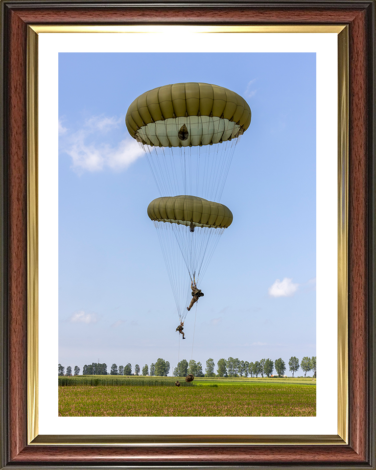 16 Air Assault Brigade Parachuting Photo Print - British Army Hampshire Prints 10 x 8 Classic Frame Yes
