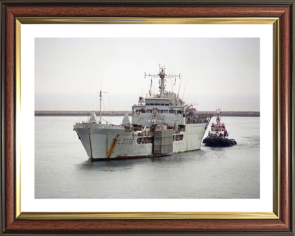 RFA Sir Percivale (L3036) Photo Print - With Tug - Royal Fleet Auxiliary Round Table Class Ship Hampshire Prints 10 x 8 Classic Frame Yes
