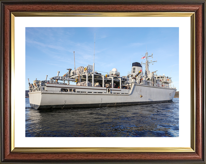 HMS Cattistock (M31) Royal Navy Hunt Class MineHunter Starboard Quarter View Photo Print Wall Art Decor Posters, Prints, & Visual Artwork Hampshire Prints 10 x 8 Classic Frame Yes