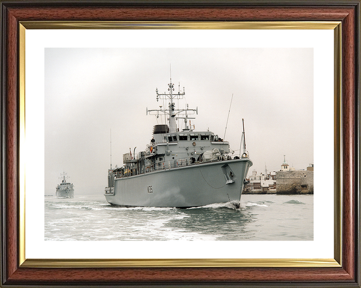 HMS Dulverton (M35) Royal Navy Hunt Class Mine Warfare Vessel Leaving Portsmouth Photo Print Wall Art Decor Posters, Prints, & Visual Artwork Hampshire Prints 10 x 8 Classic Frame Yes