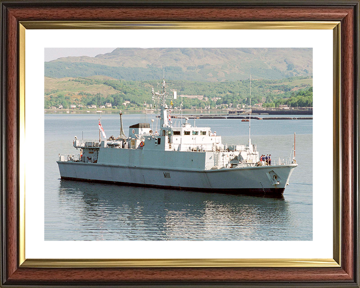 HMS Blyth (M111) Royal Navy Sandown Class Minehunter Starboard View Photo Print Wall Art Decor Posters, Prints, & Visual Artwork Hampshire Prints 10 x 8 Classic Frame Yes