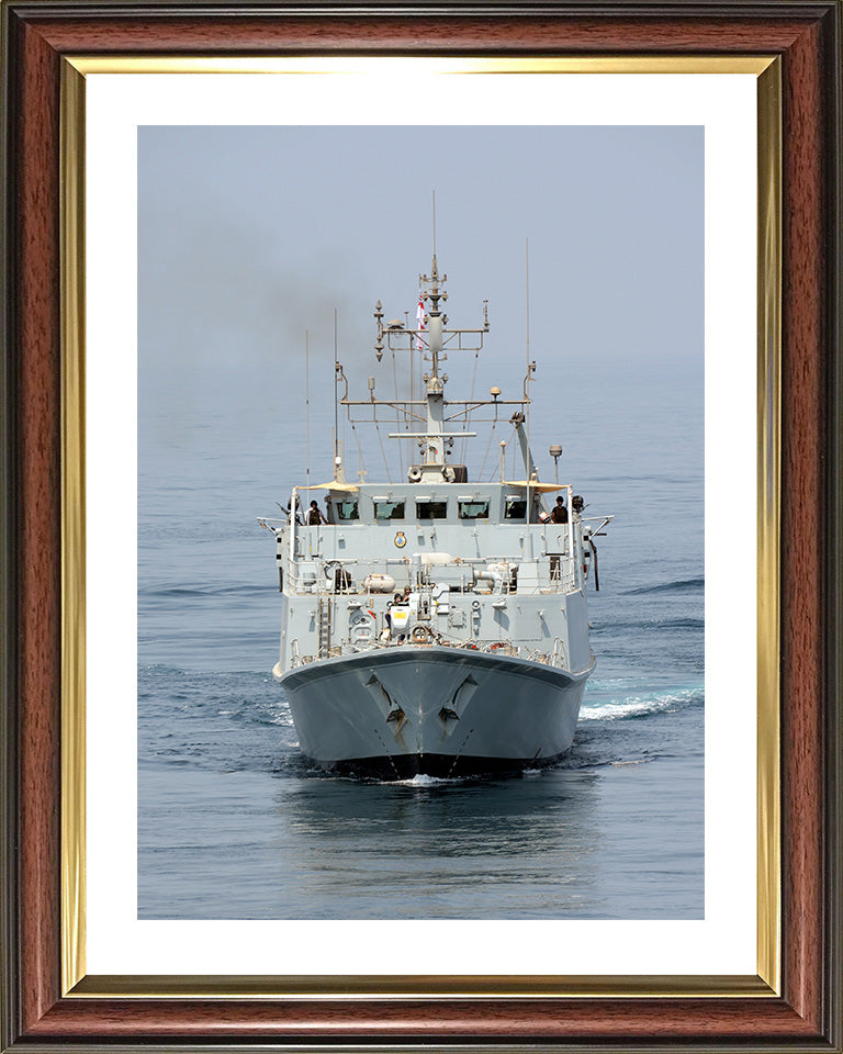 HMS Shoreham M112 | Photo Print | Framed Print | Sandown Class | Minehunter | Royal Navy Hampshire Prints