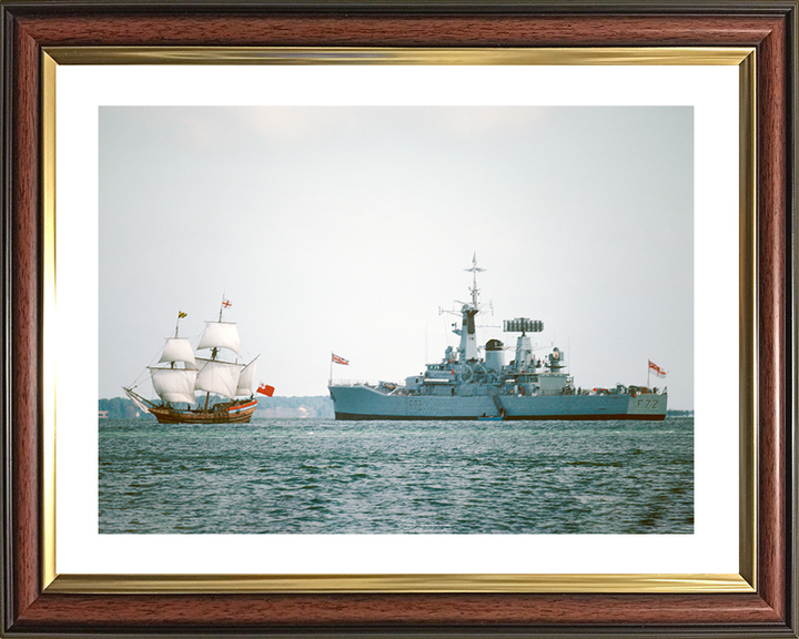 HMS Ariadne (F72) Royal Navy Leander Class Frigate Yorktown 1981 Photo Print Wall Art Decor Posters, Prints, & Visual Artwork Hampshire Prints 10 x 8 Classic Frame Yes