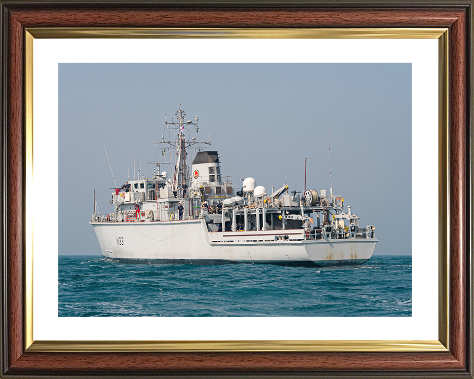 HMS Brocklesby (M33) Royal Navy Hunt Class Mine Warfare Vessel Low Port Quarter View Photo Print Wall Art Decor Posters, Prints, & Visual Artwork Hampshire Prints 10 x 8 Classic Frame Yes