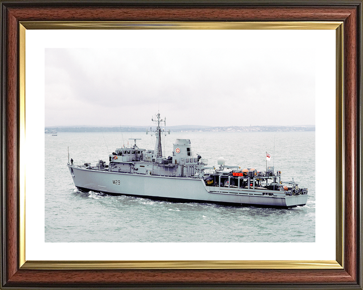 HMS Brecon (M29) Royal Navy Hunt Class Mine Warfare Vessel Leaving Portsmouth Photo Print Wall Art Decor Posters, Prints, & Visual Artwork Hampshire Prints 11.7 x 8.3 (A4) Classic Frame Yes