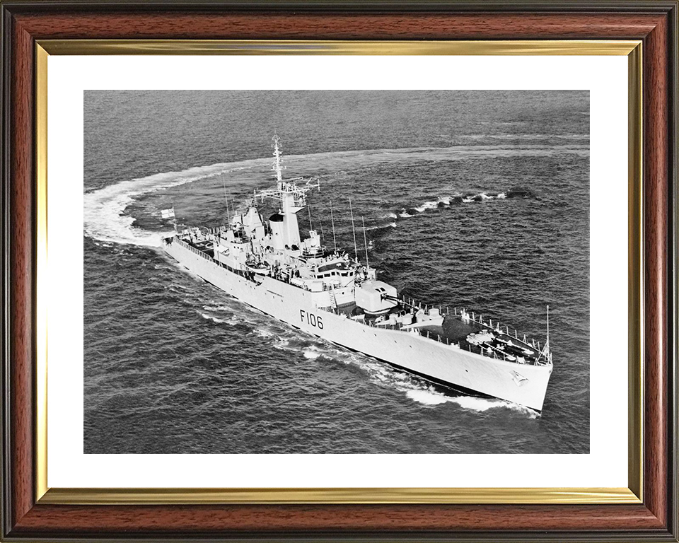 HMS Brighton (F106) Royal Navy Rothesay Class Frigate Turning To Port Photo Print Wall Art Decor Posters, Prints, & Visual Artwork Hampshire Prints 10 x 8 Classic Frame Yes