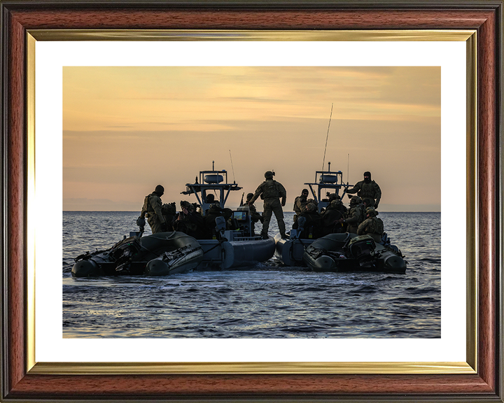 Royal Marines Commandos cross deck from Commando Raiding Craft Photo Print - 40 Commando Hampshire Prints 10 x 8 Classic Frame Yes