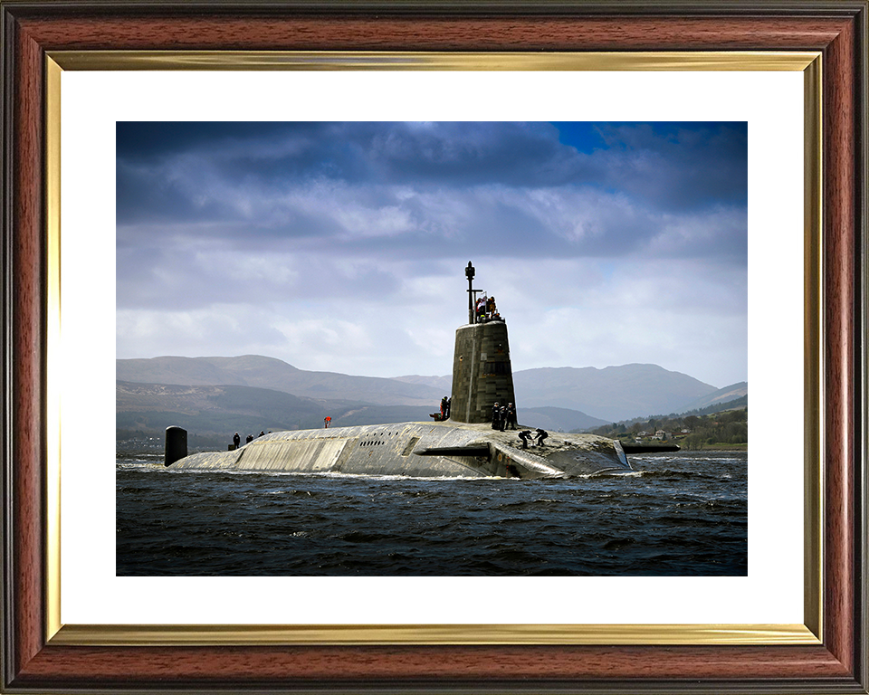 HMS Vigilant (S30) Photo Print - Returning to HNB Clyde - Royal Navy Vanguard Class Submarine Hampshire Prints 10 x 8 Classic Frame Yes