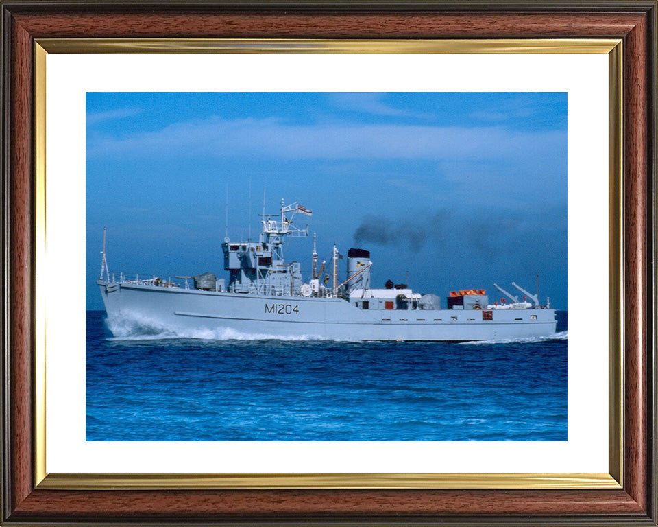 HMS Stubbington M1204 | Photo Print | Framed Print | Ton Class | Minesweeper | Royal Navy Hampshire Prints