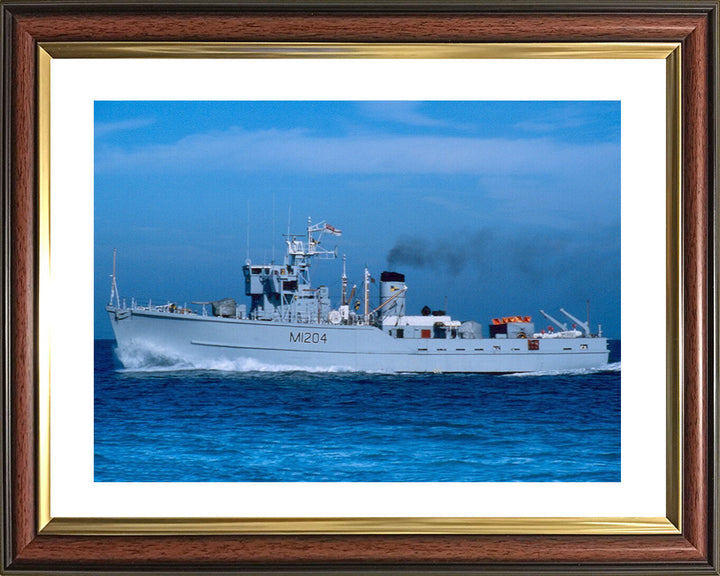 HMS Stubbington M1204 | Photo Print | Framed Print | Ton Class | Minesweeper | Royal Navy Hampshire Prints