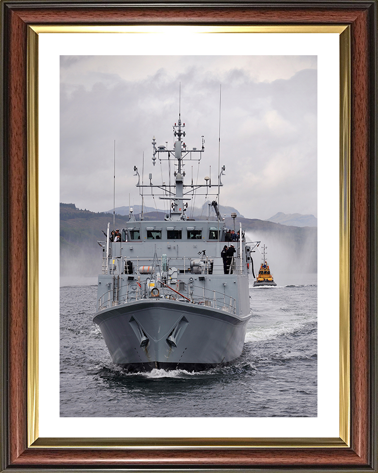 HMS Ramsey (M110) Photo Print - Leaving HMNB Clyde - Royal Navy Sandown Class Minehunter Hampshire Prints 10 x 8 Classic Frame Yes