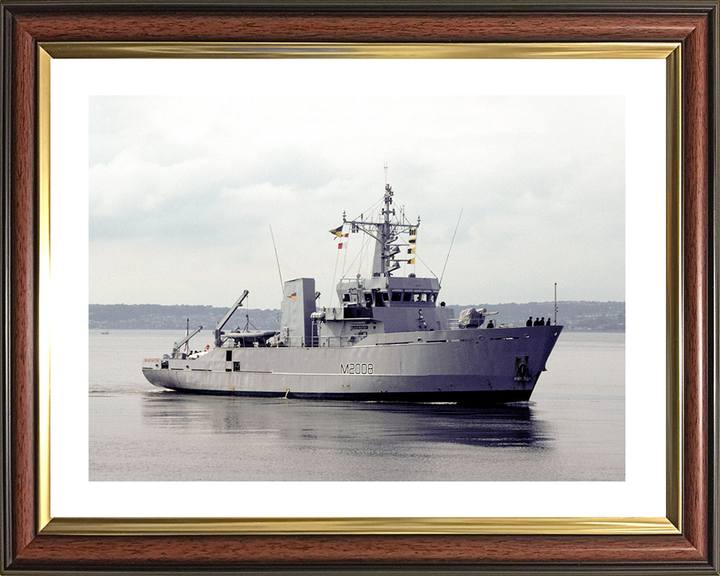 HMS Blackwater (M2008) Royal Navy River Class Minesweeper Entering Harbour Photo Print Wall Art Decor Posters, Prints, & Visual Artwork Hampshire Prints 10 x 8 Classic Frame Yes