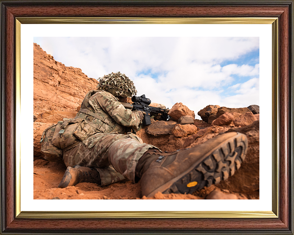 Soldier with a sharpshooter rifle Photo Print - British Army Hampshire Prints 10 x 8 Classic Frame Yes